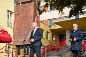 Sto rokov od ukončenia I. svetovej vojny si na SOŠ IT,  Tajovského 30, Banská Bystrica pripomenuli odhalením pamätníka a pietnym aktom